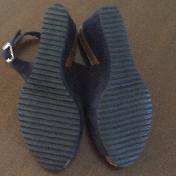 Shoes - Picture 2 of 4